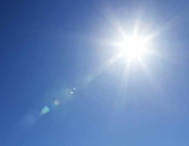 How does melanin distribution impact UV damage?
