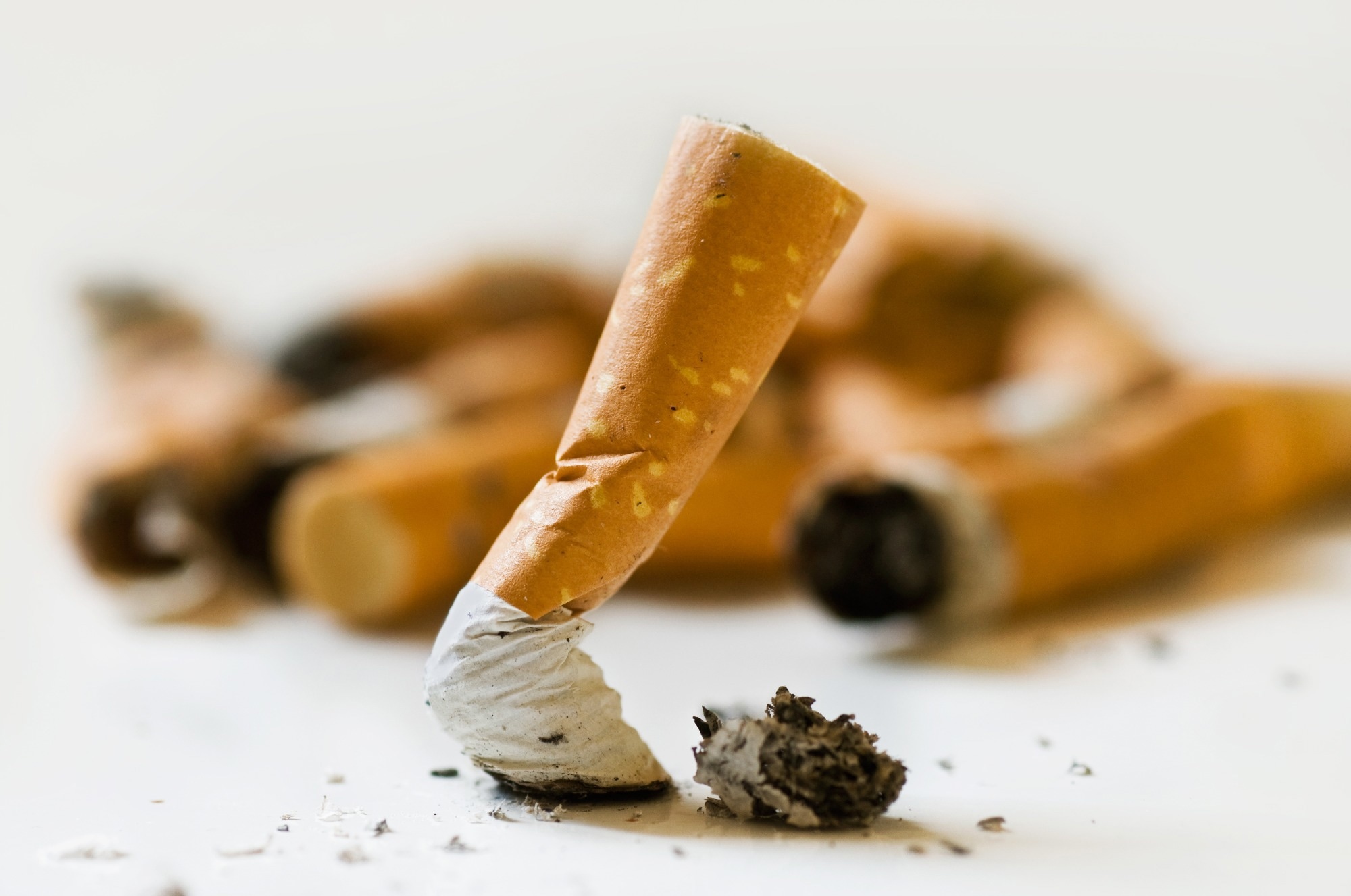 Study: Smoking changes adaptive immunity with persistent effects. Image Credit: NeydtStock / Shutterstock