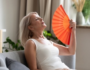 How can food influence the severity of menopausal hot flashes?