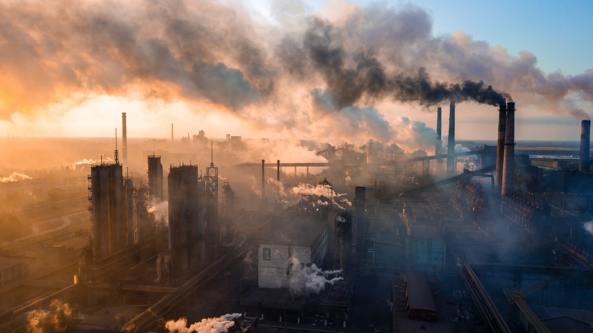 Study: Long-term air pollution exposure is associated with higher incidence of ST-elevation myocardial infarction and in-hospital cardiogenic shock. Image Credit: TR STOK/Shutterstock.com