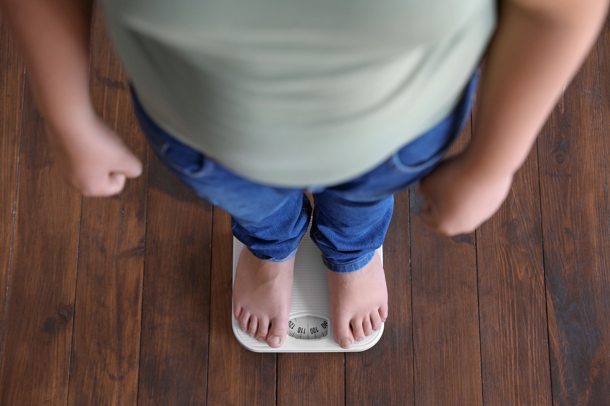 Study: Are children living with obesity more likely to experience musculoskeletal symptoms during childhood? A linked longitudinal cohort study using primary care records. Image Credit: New Africa/Shutterstock.com
