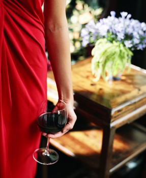Drinking wine, but not beer or spirits, keeps women